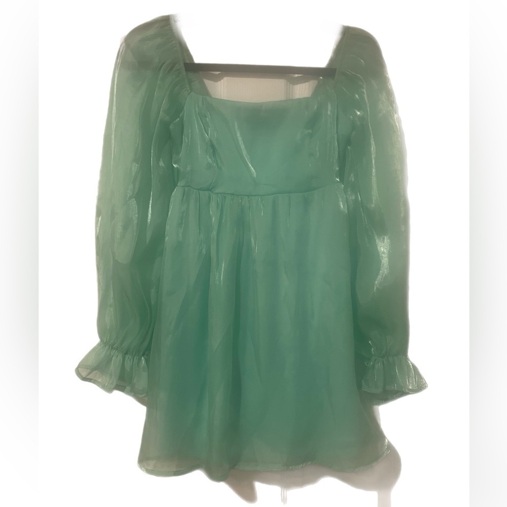 Allison & Kelly seafoam green dress in XS. Long sheer sleeve, smocked back. F4